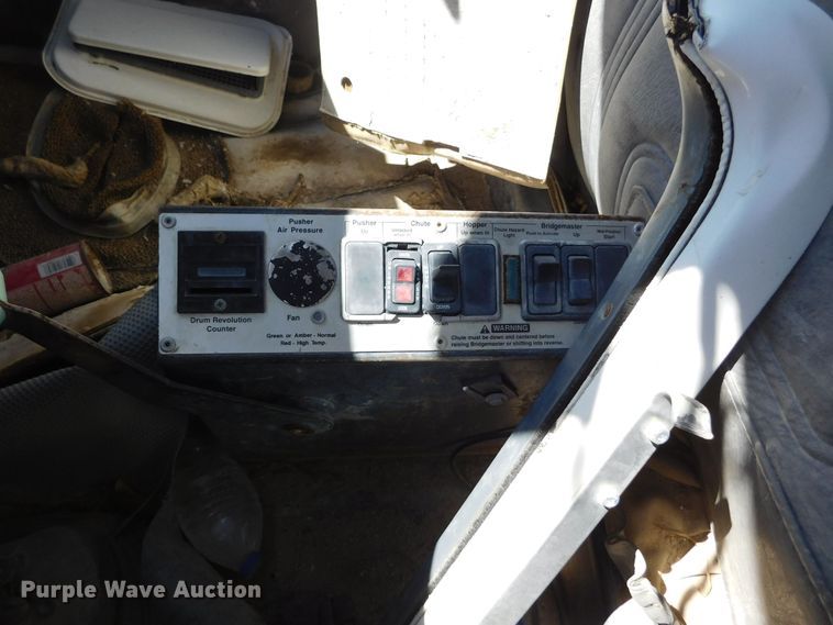 image for item DJ7647 1996 Mack RD690S  ready mix truck