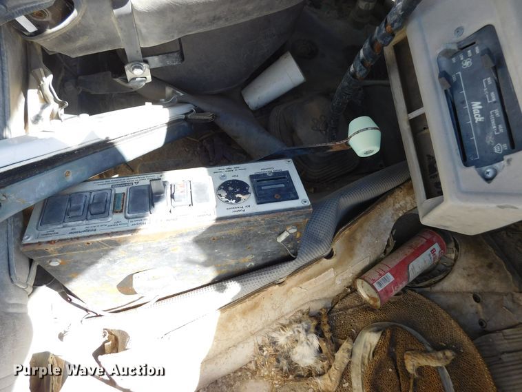 image for item DJ7647 1996 Mack RD690S  ready mix truck