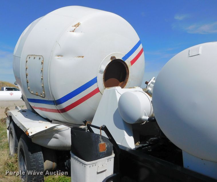 image for item DJ7647 1996 Mack RD690S  ready mix truck