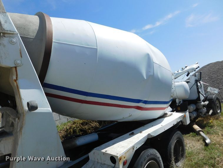 image for item DJ7647 1996 Mack RD690S  ready mix truck