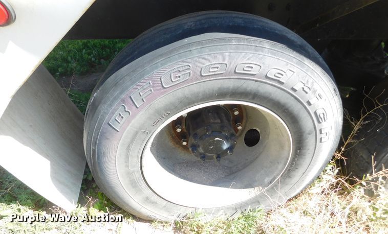 image for item DJ7647 1996 Mack RD690S  ready mix truck