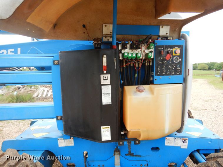 image for item DK0952 1999 Genie Z-45/25J  boom lift