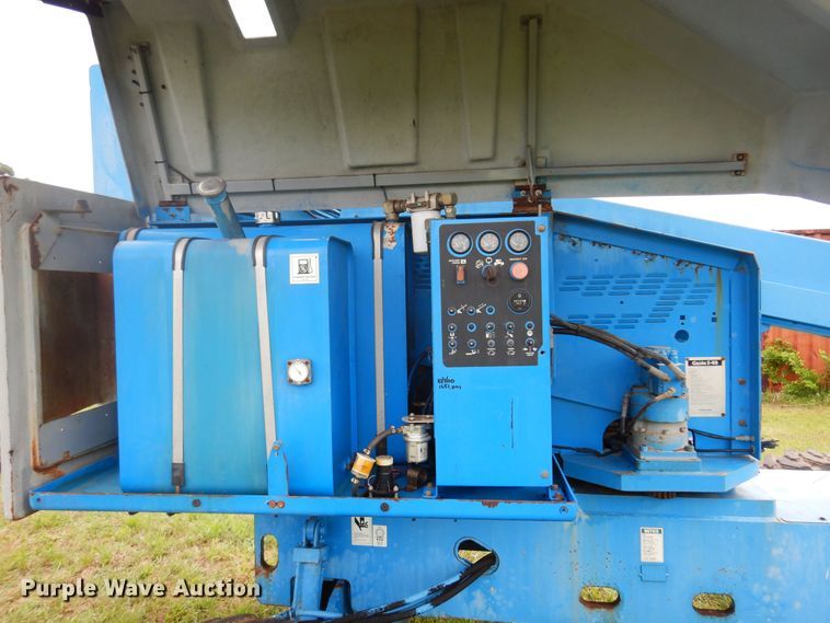 image for item DK0953 1997 Genie S-40  boom lift