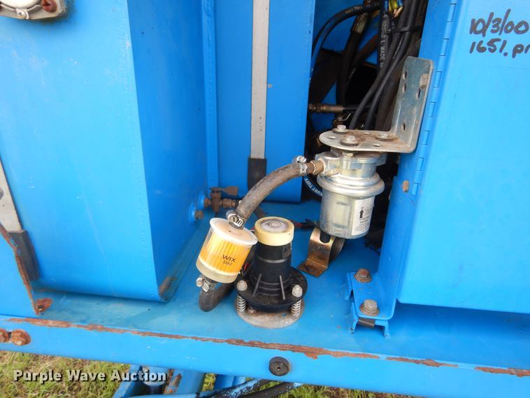 image for item DK0953 1997 Genie S-40  boom lift