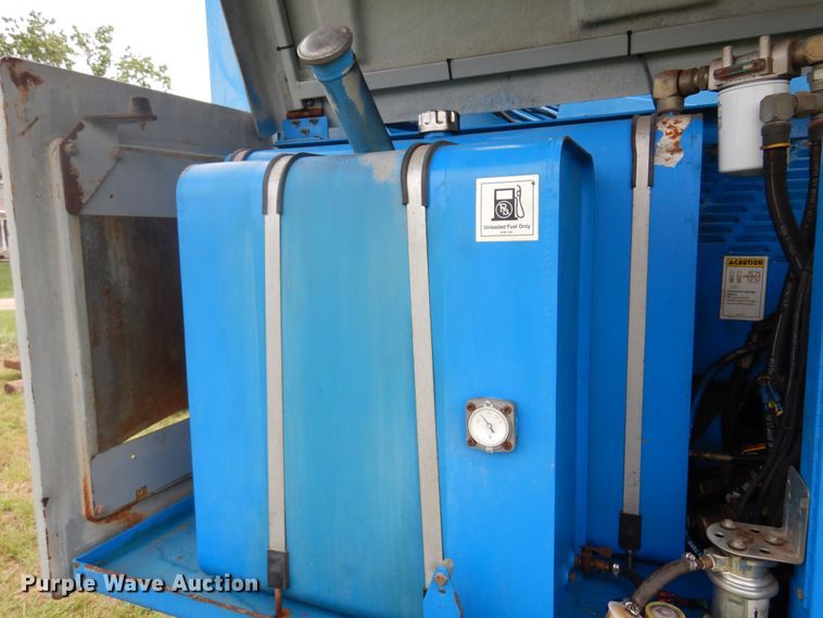 image for item DK0953 1997 Genie S-40  boom lift