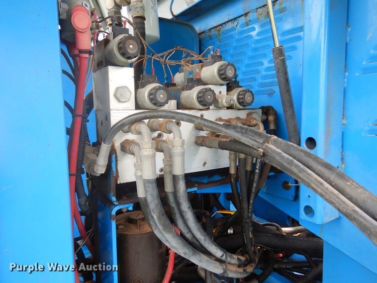 image for item DK0953 1997 Genie S-40  boom lift