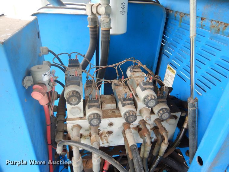 image for item DK0953 1997 Genie S-40  boom lift