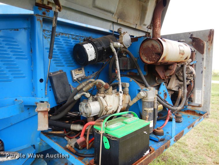 image for item DK0953 1997 Genie S-40  boom lift