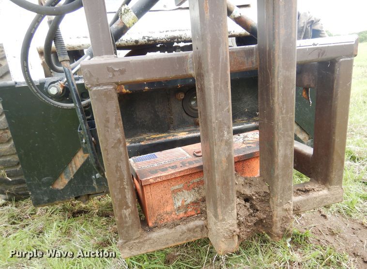 image for item DK0975 Skid steer T-post driver