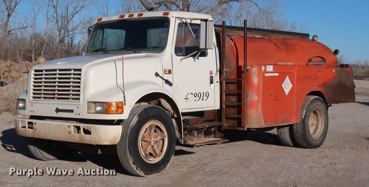 image for item DK3639 1994 International 4700  fuel truck