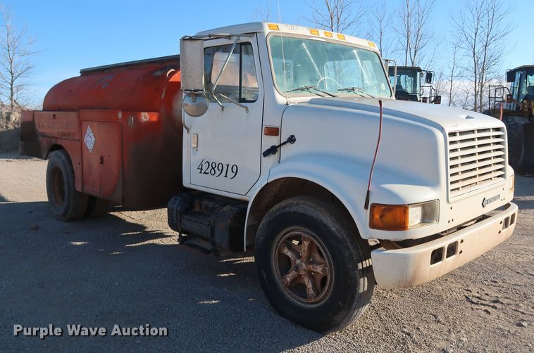 image for item DK3639 1994 International 4700  fuel truck