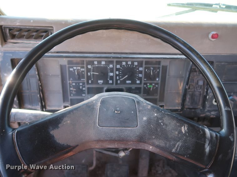 image for item DK3639 1994 International 4700  fuel truck