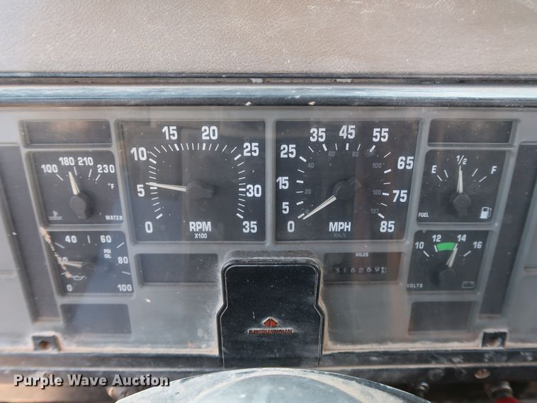 image for item DK3639 1994 International 4700  fuel truck