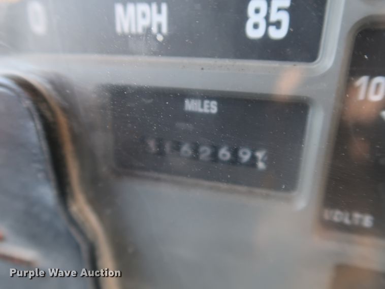 image for item DK3639 1994 International 4700  fuel truck