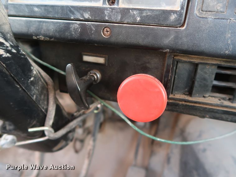 image for item DK3639 1994 International 4700  fuel truck