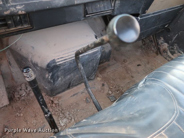 image for item DK3639 1994 International 4700  fuel truck