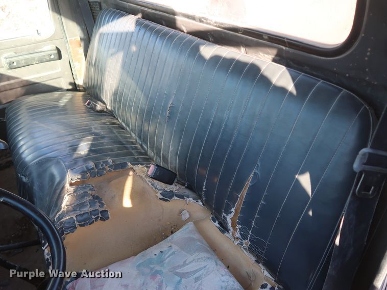 image for item DK3639 1994 International 4700  fuel truck