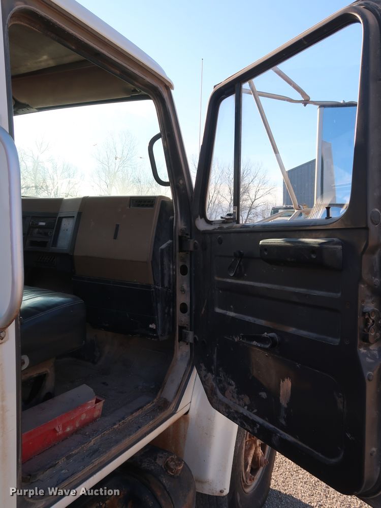 image for item DK3639 1994 International 4700  fuel truck