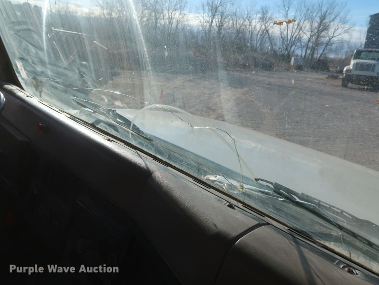 image for item DK3639 1994 International 4700  fuel truck