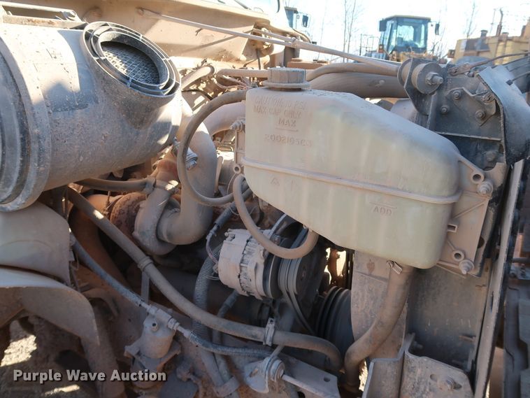 image for item DK3639 1994 International 4700  fuel truck