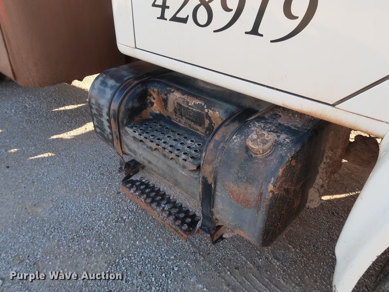 image for item DK3639 1994 International 4700  fuel truck