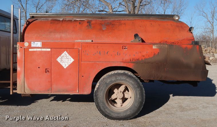 image for item DK3639 1994 International 4700  fuel truck