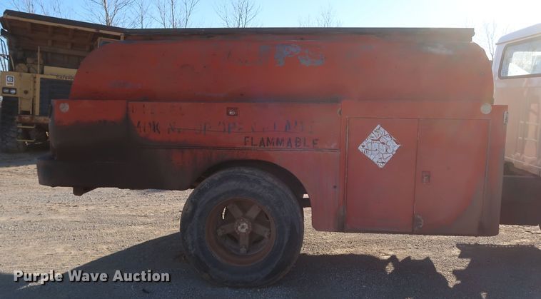 image for item DK3639 1994 International 4700  fuel truck