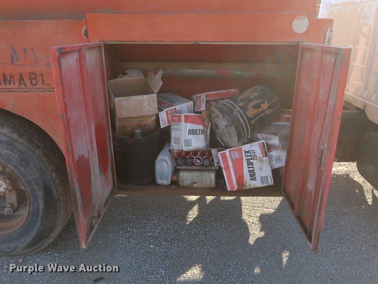 image for item DK3639 1994 International 4700  fuel truck