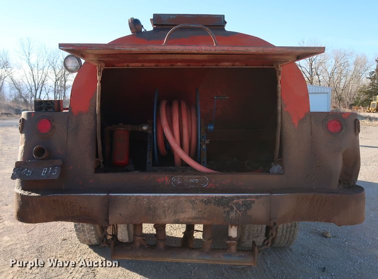 image for item DK3639 1994 International 4700  fuel truck