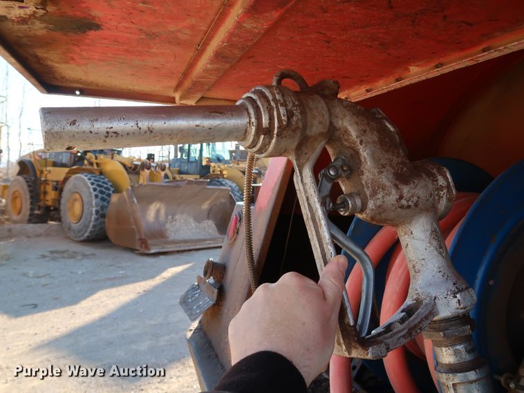 image for item DK3639 1994 International 4700  fuel truck