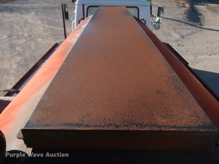 image for item DK3639 1994 International 4700  fuel truck