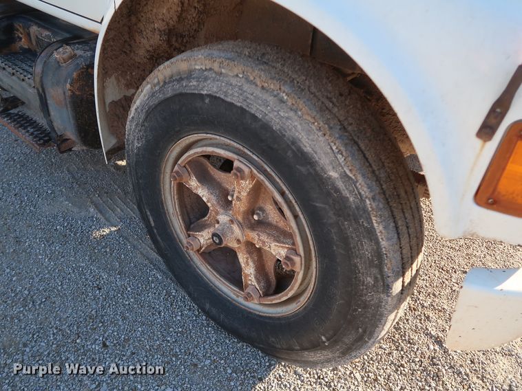 image for item DK3639 1994 International 4700  fuel truck