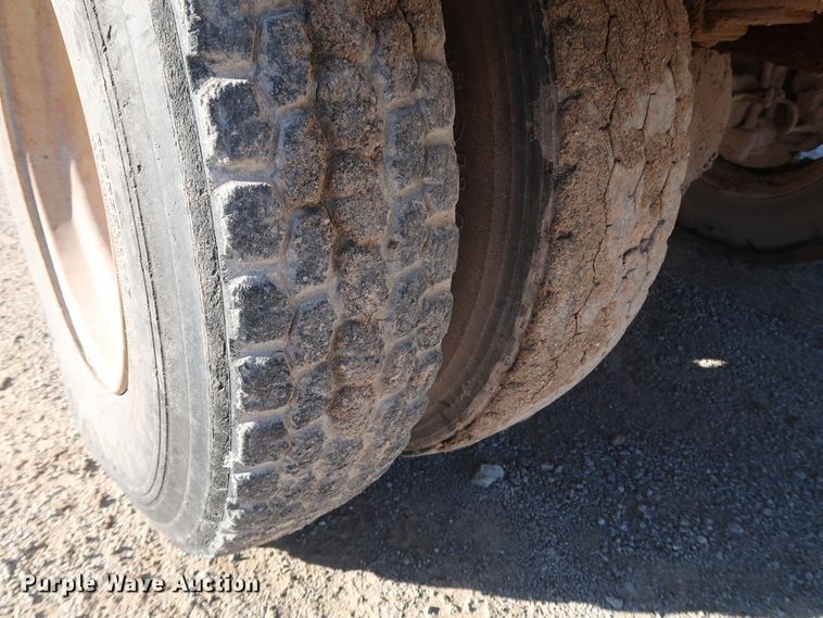 image for item DK3639 1994 International 4700  fuel truck