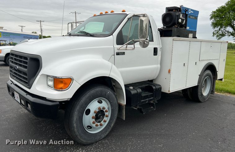 image for item DL4267 2000 Ford F650 Super Duty XL  utility / service truck