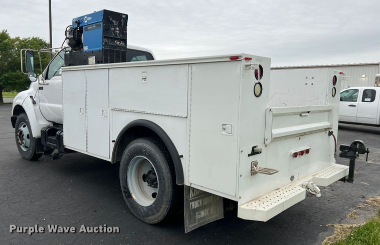 image for item DL4267 2000 Ford F650 Super Duty XL  utility / service truck