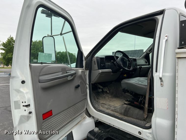 image for item DL4267 2000 Ford F650 Super Duty XL  utility / service truck