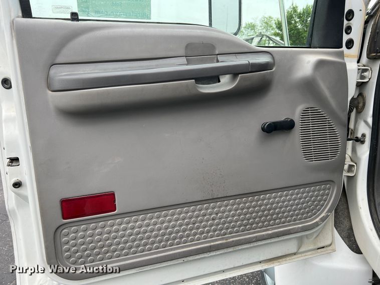 image for item DL4267 2000 Ford F650 Super Duty XL  utility / service truck