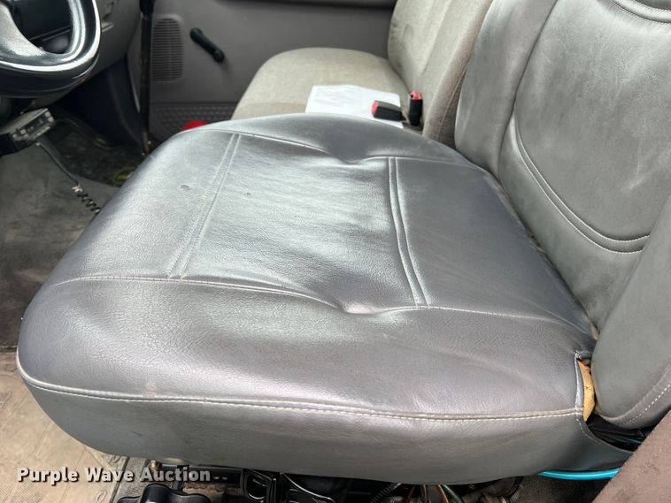 image for item DL4267 2000 Ford F650 Super Duty XL  utility / service truck