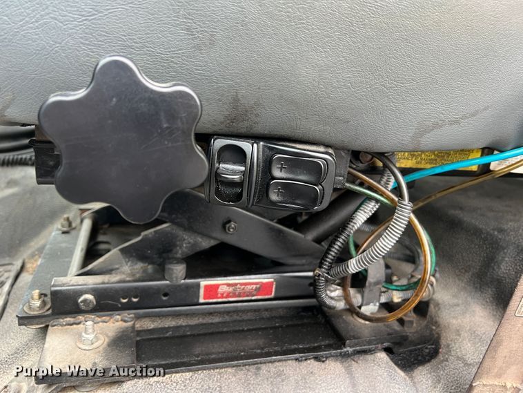 image for item DL4267 2000 Ford F650 Super Duty XL  utility / service truck