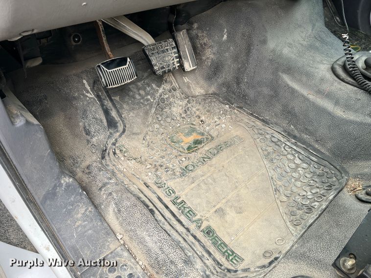 image for item DL4267 2000 Ford F650 Super Duty XL  utility / service truck