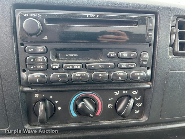 image for item DL4267 2000 Ford F650 Super Duty XL  utility / service truck