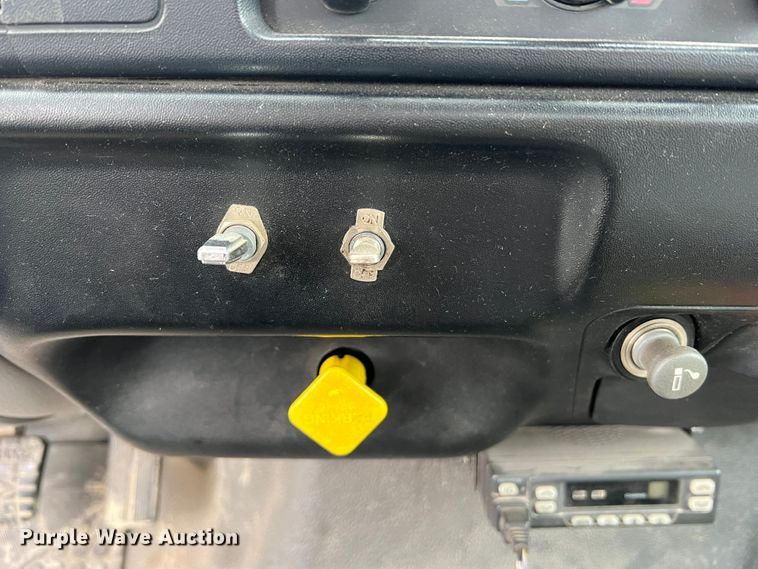 image for item DL4267 2000 Ford F650 Super Duty XL  utility / service truck