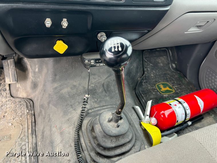 image for item DL4267 2000 Ford F650 Super Duty XL  utility / service truck