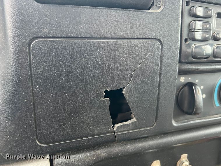 image for item DL4267 2000 Ford F650 Super Duty XL  utility / service truck