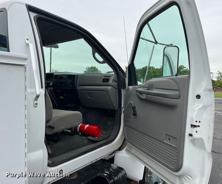 image for item DL4267 2000 Ford F650 Super Duty XL  utility / service truck