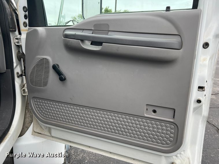 image for item DL4267 2000 Ford F650 Super Duty XL  utility / service truck