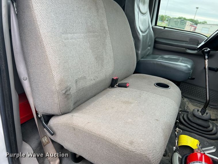 image for item DL4267 2000 Ford F650 Super Duty XL  utility / service truck