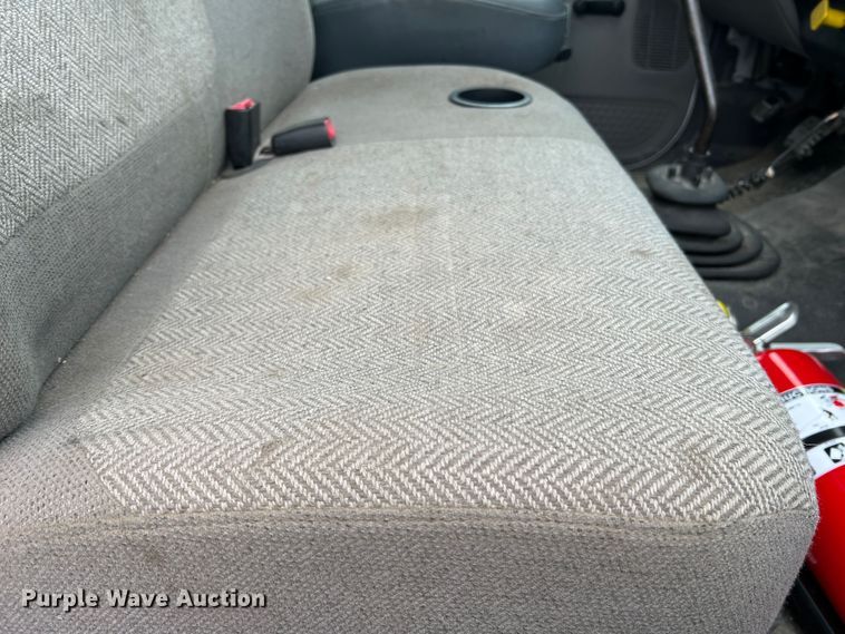 image for item DL4267 2000 Ford F650 Super Duty XL  utility / service truck