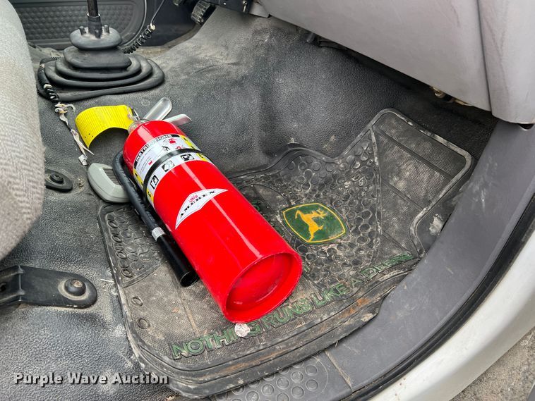 image for item DL4267 2000 Ford F650 Super Duty XL  utility / service truck