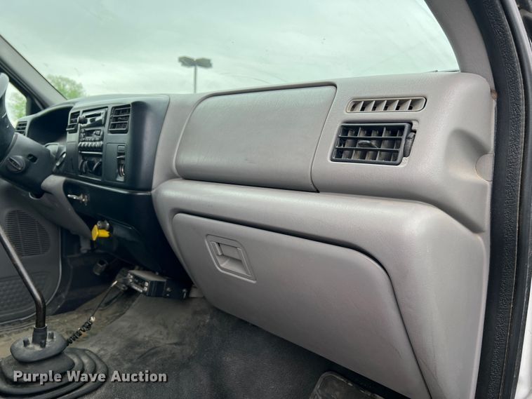 image for item DL4267 2000 Ford F650 Super Duty XL  utility / service truck